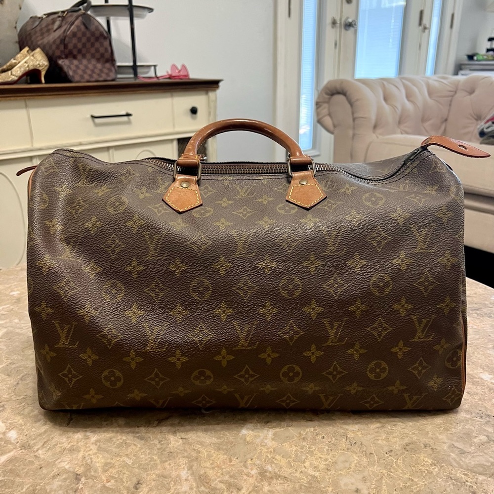 Gorgeous vintage Speedy 40! Love this bag for travel!